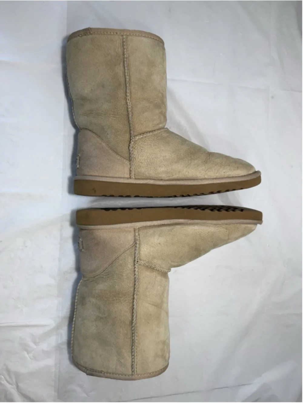 UGG 5825 original Classic short Shearling Boots Size 7 sand beige
